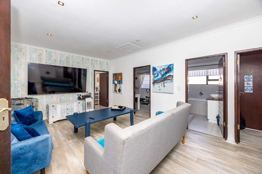5 Bedroom Property for Sale in Parklands Western Cape